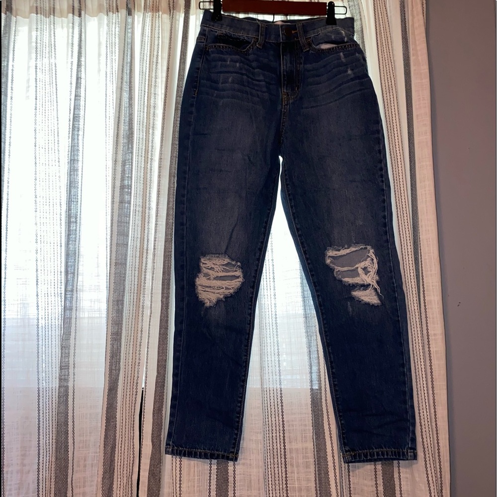 SO blue jeans with rips